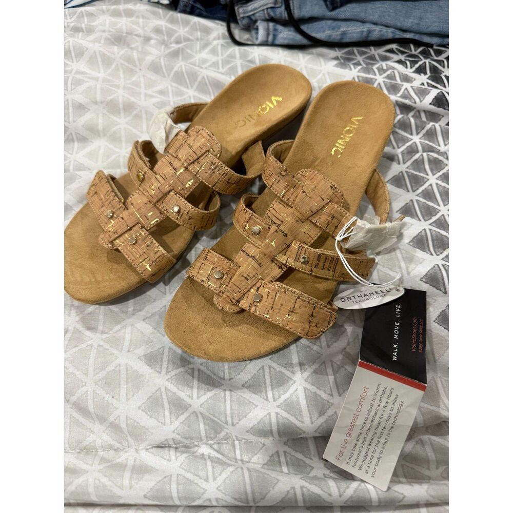 size 7 Vionic NWT cork-textured strappy sandals with gold accents